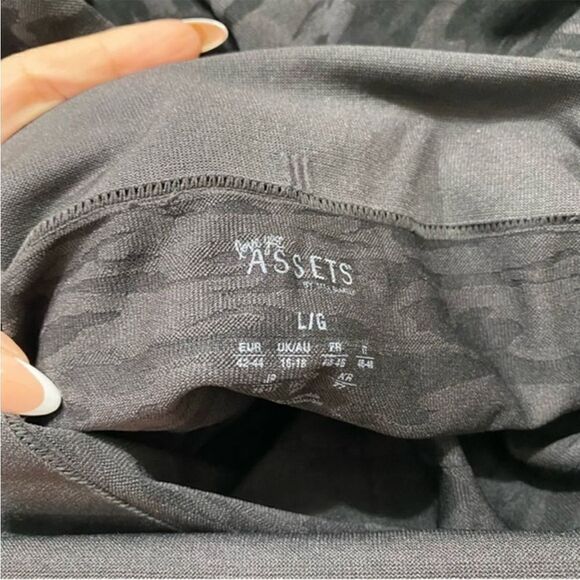 NWOT SPANX High waisted leggings - Picture 2 of 3